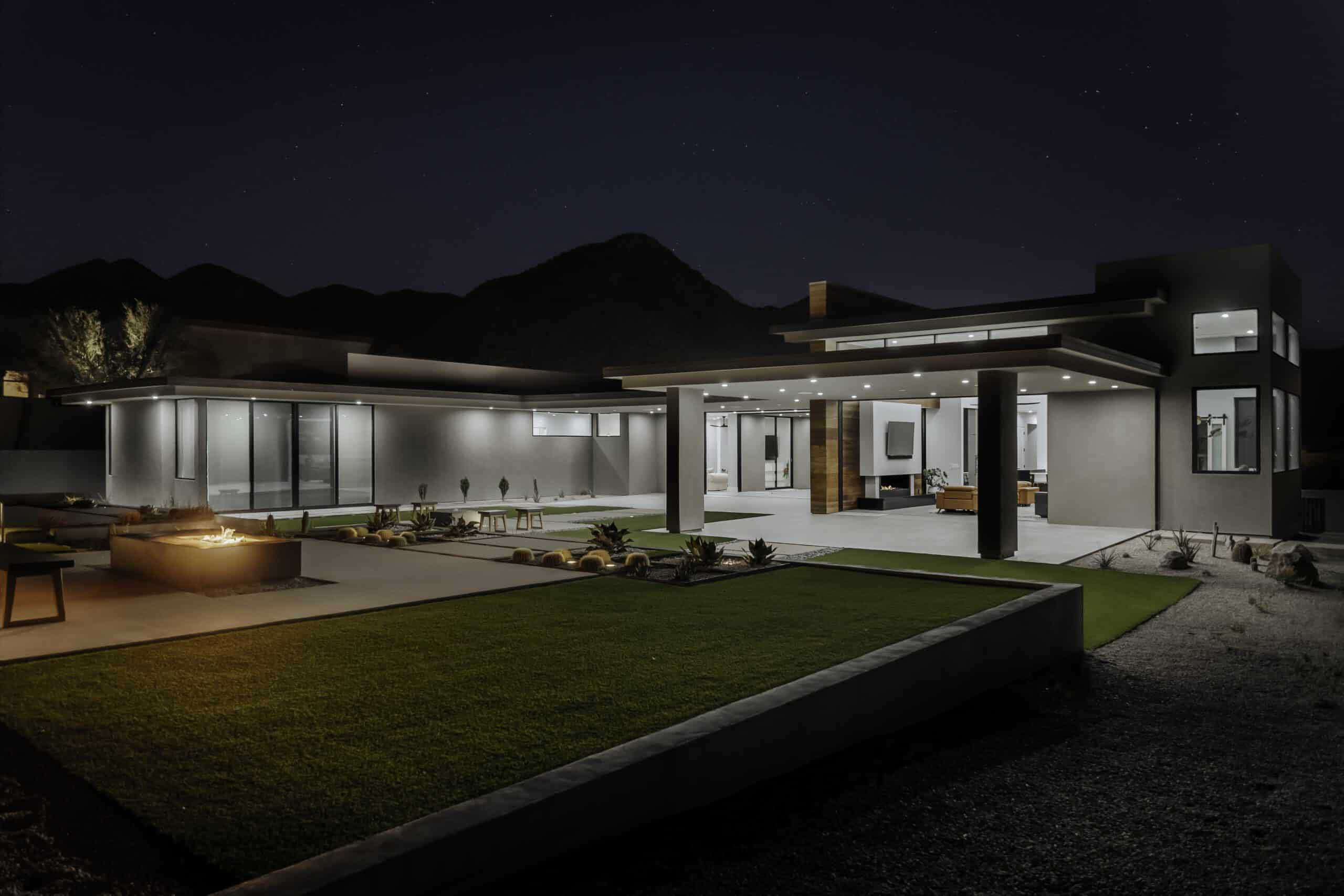 Camelback Contemporary - Modern Architecture in Phoenix, Arizona